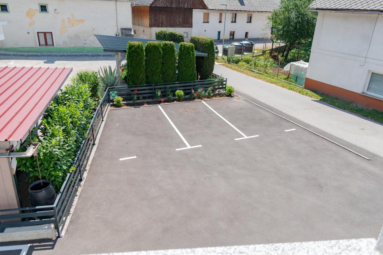Prima Countryside Apartments Zirovnica Eksteriør bilde