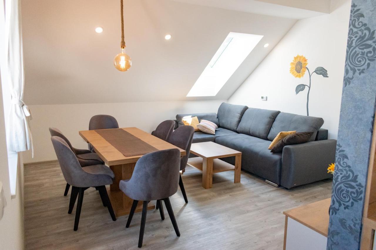 Prima Countryside Apartments Zirovnica Eksteriør bilde