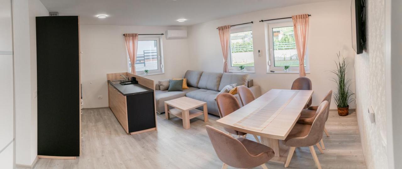 Prima Countryside Apartments Zirovnica Eksteriør bilde